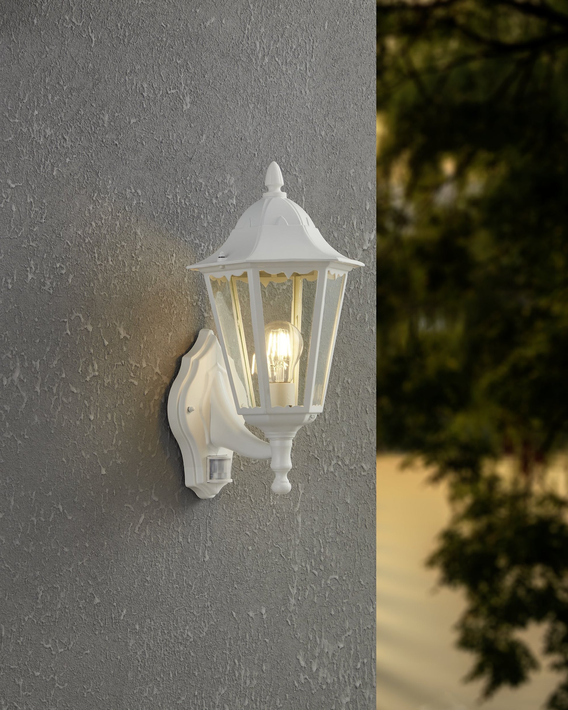 NAVEDO APLIQUE EXT. BLANCO ARRIBA SENSOR 1X60W E27