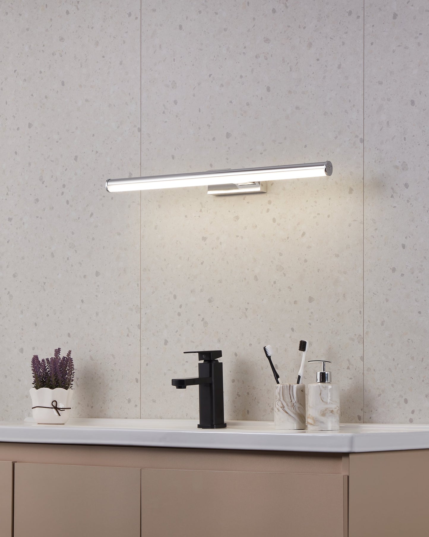 VADUMI APLIQUE CROM BLANCO PLAST LF L600 11W LED 1350lm IP44